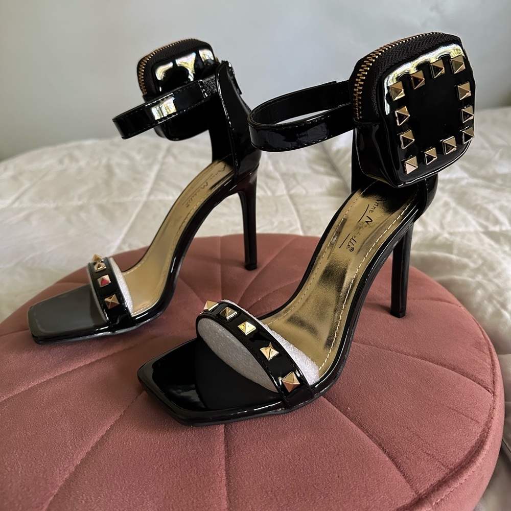 New, never worn 5 1/2 heel